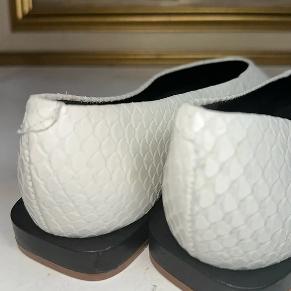 SAKS FIFTH AVENUE women’s Snake Embossed Leather Flats size 5.5 - Picture 13 of 14